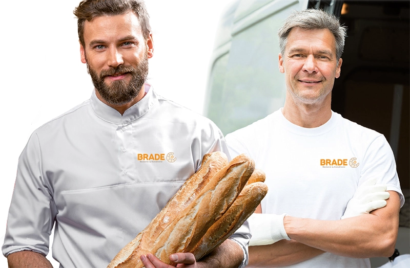 Zwei Männer stehen vor einem weißen Lieferwagen. Einer hält mehrere Baguettes in der Hand